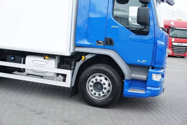 DAF LF 260 / EURO 6 / IZOTERMA + WINDA / 13 PALET / DŁ. 5.3 M / ŁAD. 10 390 KG zdjęcie 31