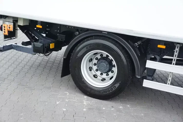 DAF LF 260 / EURO 6 / IZOTERMA + WINDA / 13 PALET / DŁ. 5.3 M / ŁAD. 10 390 KG zdjęcie 32