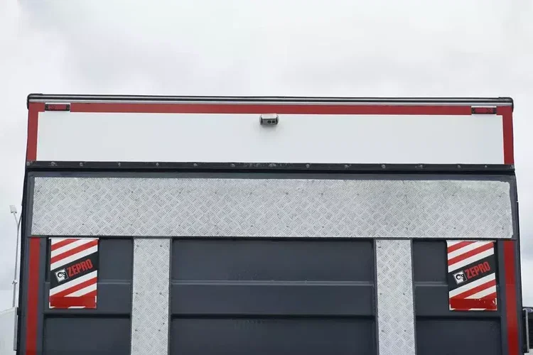 DAF LF 260 / EURO 6 / IZOTERMA + WINDA / 13 PALET / DŁ. 5.3 M / ŁAD. 10 390 KG zdjęcie 37