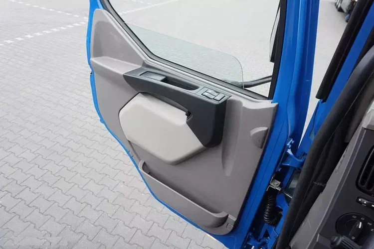 DAF LF 260 / EURO 6 / IZOTERMA + WINDA / 13 PALET / DŁ. 5.3 M / ŁAD. 10 390 KG zdjęcie 38