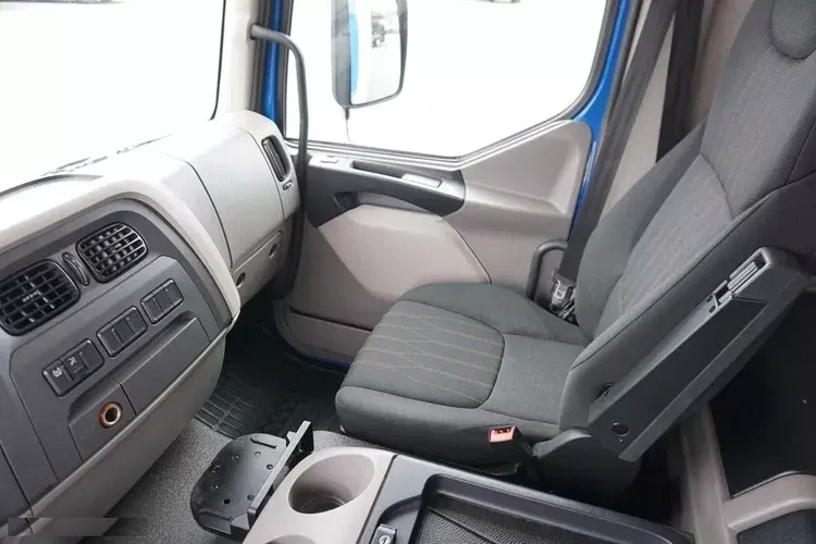 DAF LF 260 / EURO 6 / IZOTERMA + WINDA / 13 PALET / DŁ. 5.3 M / ŁAD. 10 390 KG zdjęcie 40