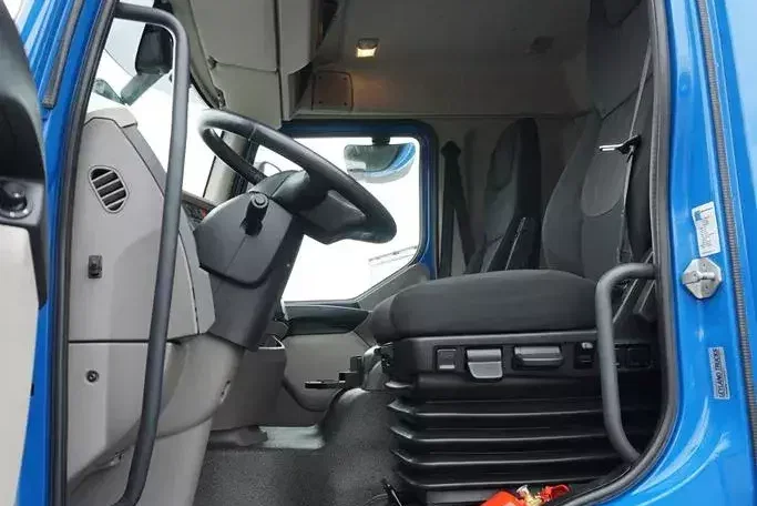 DAF LF 260 / EURO 6 / IZOTERMA + WINDA / 13 PALET / DŁ. 5.3 M / ŁAD. 10 390 KG zdjęcie 7