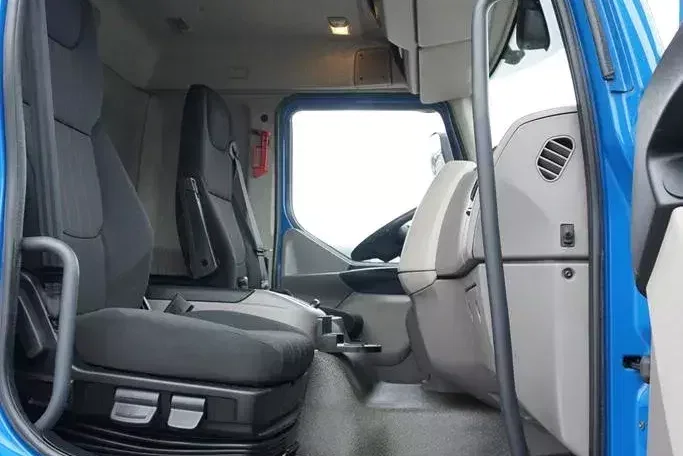 DAF LF 260 / EURO 6 / IZOTERMA + WINDA / 13 PALET / DŁ. 5.3 M / ŁAD. 10 390 KG zdjęcie 8