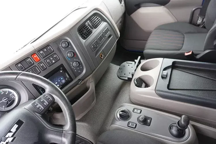 DAF LF 260 / EURO 6 / IZOTERMA + WINDA / 13 PALET / DŁ. 5.3 M / ŁAD. 10 390 KG zdjęcie 9