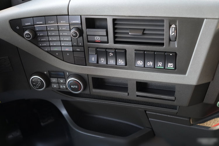 Volvo FH 460 / FIRANKA / 6x2 / PODNOSZONY DACH / I-PARK COOL / OŚ PODNOSZONA / PO ZŁOTYM KONTRAKCIE SERWISOWYM zdjęcie 41