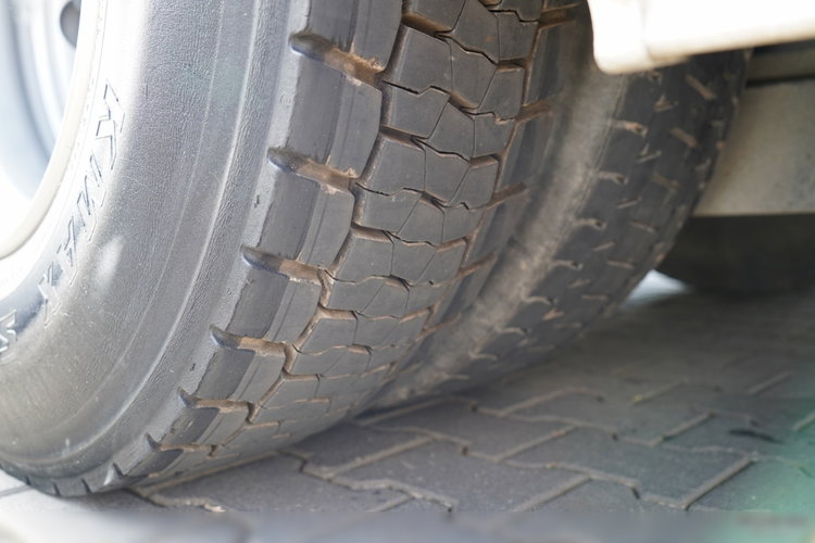 Mercedes ANTOS 2536 / 6x2 / OŚ PODNOSZONA / OŚ SKRĘTNA / HDS HIAB 144bs-2 hiduo / ROTATOR / PILOT zdjęcie 27