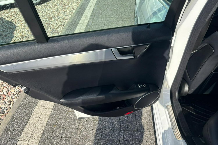 Mercedes C 220 Super stan zdjęcie 19