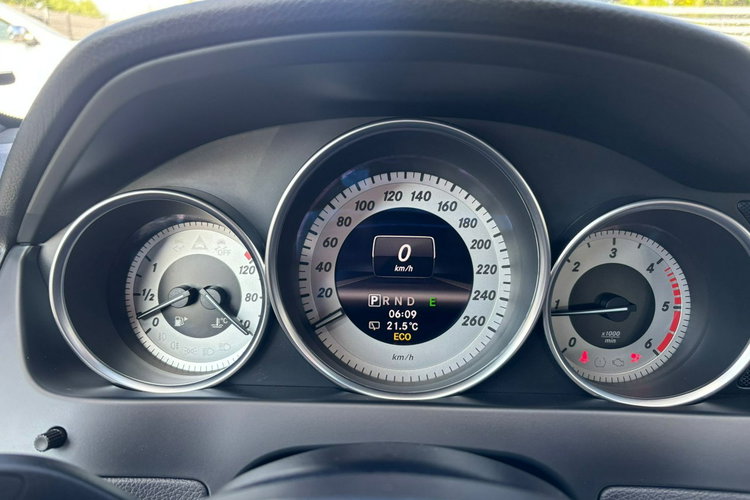 Mercedes C 220 Super stan zdjęcie 23