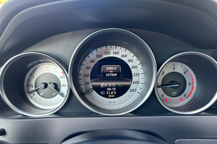 Mercedes C 220 Super stan zdjęcie 24