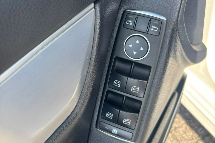 Mercedes C 220 Super stan zdjęcie 25