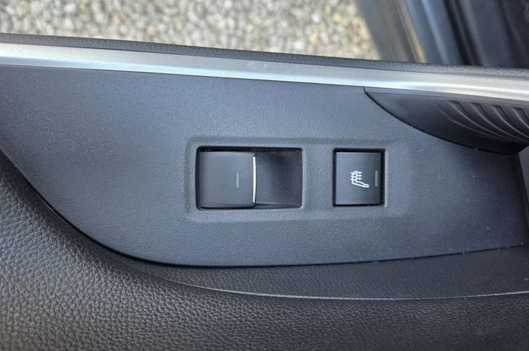 Toyota RAV-4 2.5 Plug-In 306KM 4x4 Najbogatsza wersja zdjęcie 13