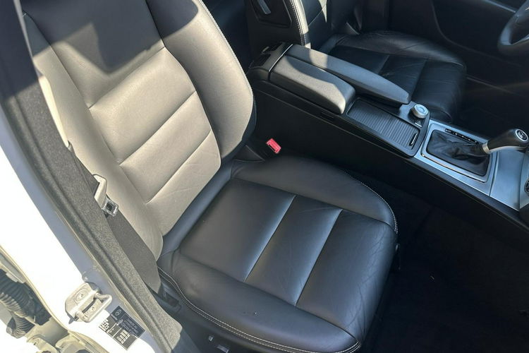 Mercedes C 180 NOWY ROZRZĄD Bardzo zadbana - 100% oryginalny przebieg zdjęcie 11