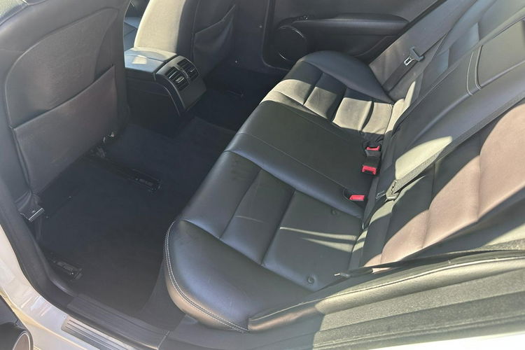 Mercedes C 180 NOWY ROZRZĄD Bardzo zadbana - 100% oryginalny przebieg zdjęcie 18