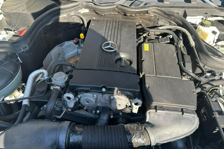Mercedes C 180 NOWY ROZRZĄD Bardzo zadbana - 100% oryginalny przebieg zdjęcie 19