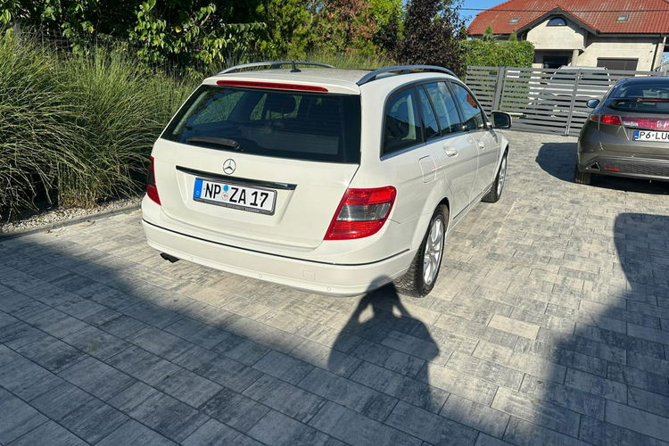Mercedes C 180 NOWY ROZRZĄD Bardzo zadbana - 100% oryginalny przebieg zdjęcie 21