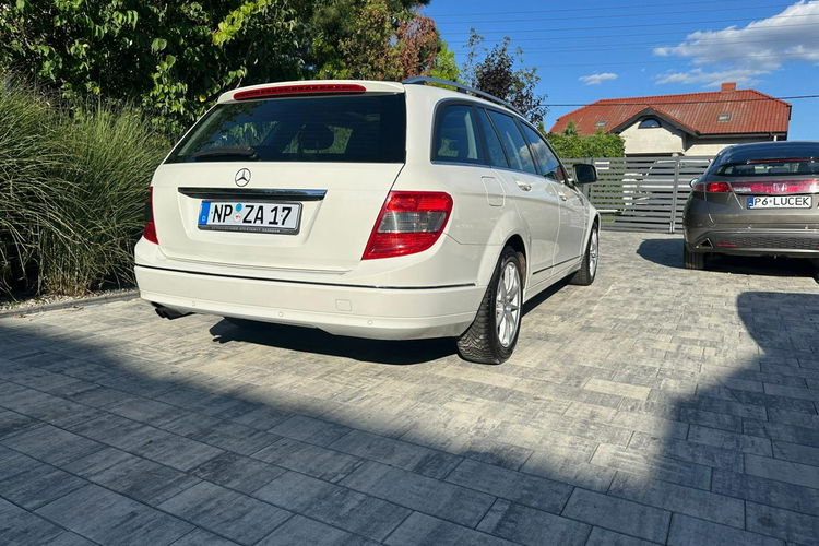 Mercedes C 180 NOWY ROZRZĄD Bardzo zadbana - 100% oryginalny przebieg zdjęcie 22
