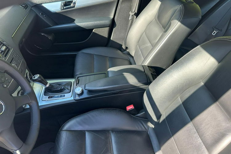Mercedes C 180 NOWY ROZRZĄD Bardzo zadbana - 100% oryginalny przebieg zdjęcie 8