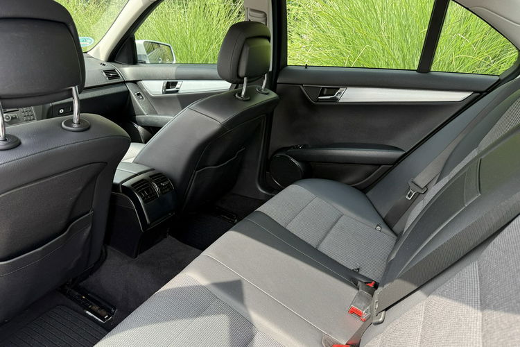 Mercedes C 180 Bardzo zadbana zdjęcie 13