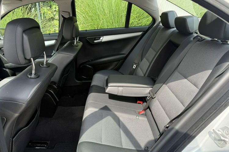 Mercedes C 180 Bardzo zadbana zdjęcie 14