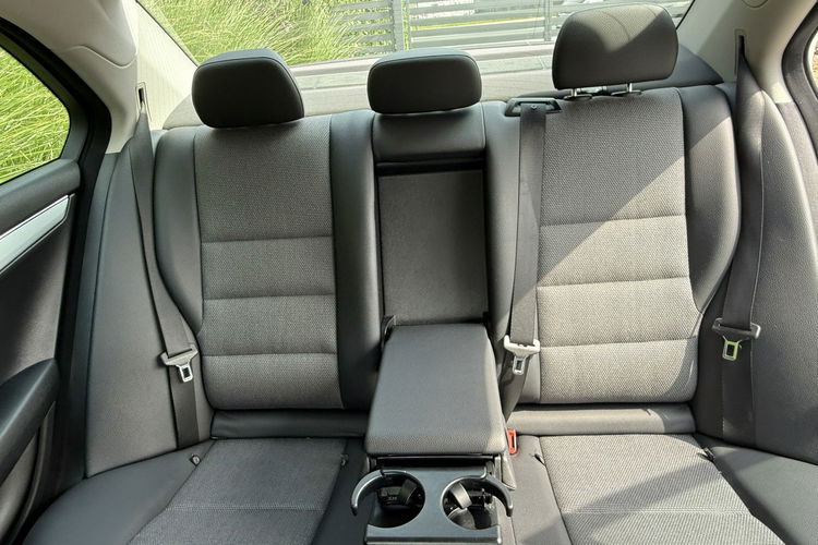 Mercedes C 180 Bardzo zadbana zdjęcie 15