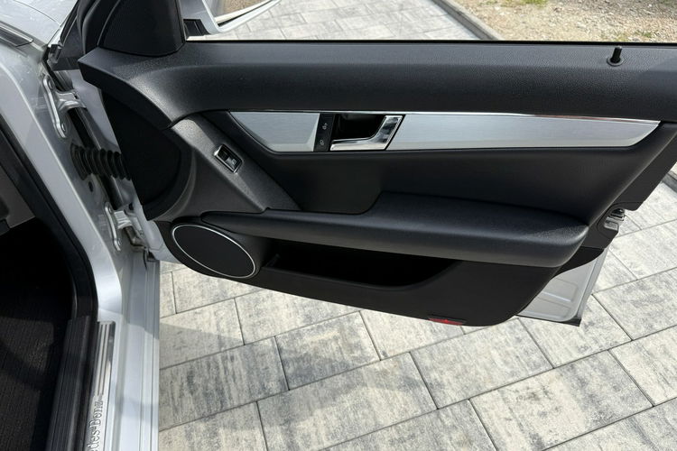 Mercedes C 180 Bardzo zadbana zdjęcie 30