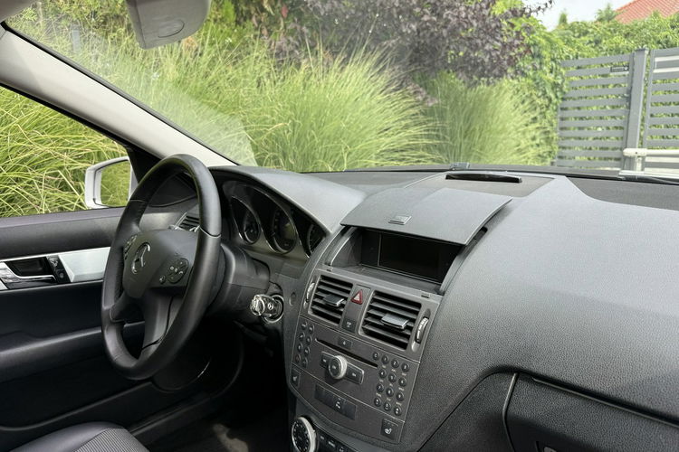 Mercedes C 180 Bardzo zadbana zdjęcie 31