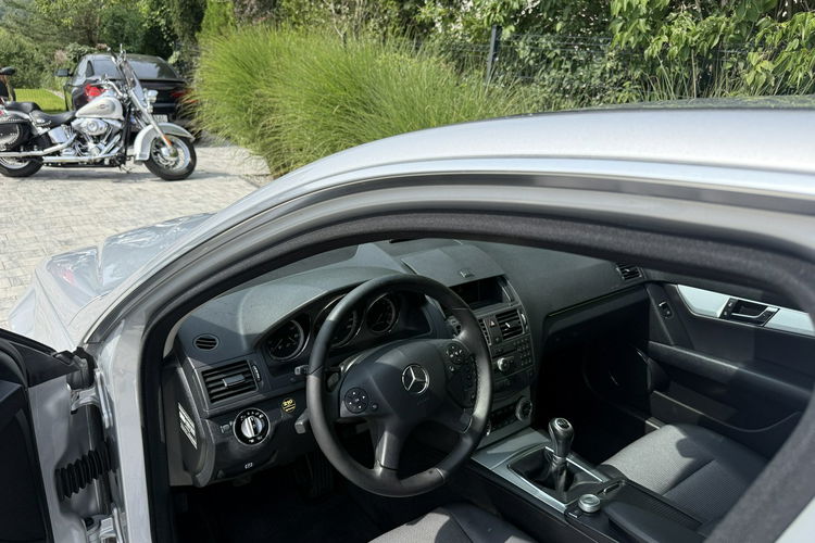 Mercedes C 180 Bardzo zadbana zdjęcie 4