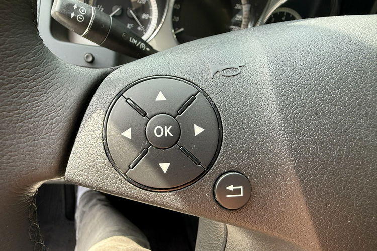 Mercedes C 180 Bardzo zadbana zdjęcie 7
