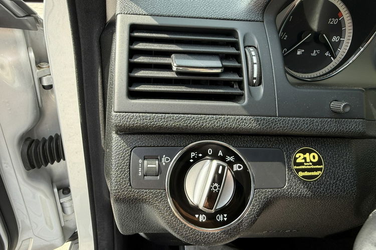 Mercedes C 180 Bardzo zadbana zdjęcie 8