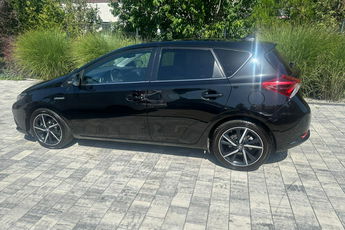 Toyota Auris Hybryda niski przebieg oryginalny lakier