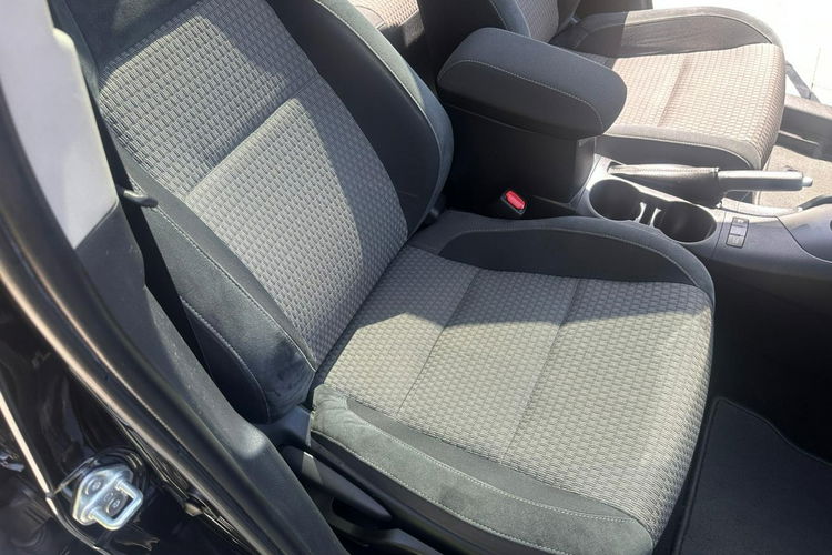 Toyota Auris Hybryda niski przebieg oryginalny lakier zdjęcie 10