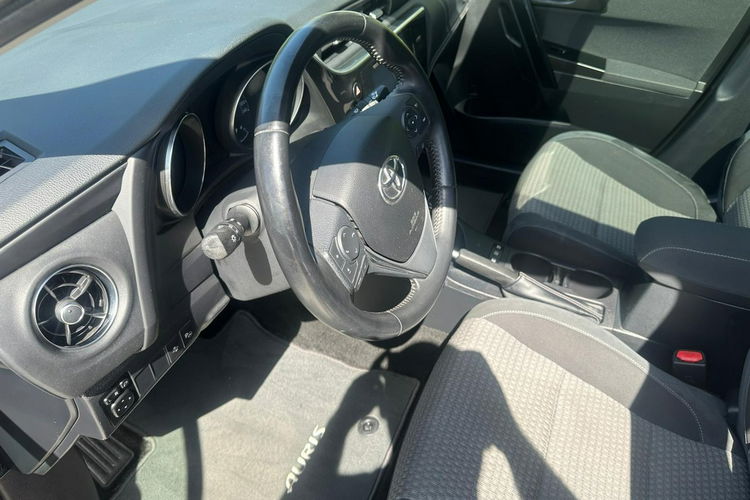 Toyota Auris Hybryda niski przebieg oryginalny lakier zdjęcie 14