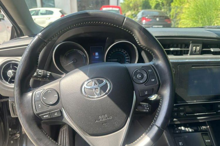 Toyota Auris Hybryda niski przebieg oryginalny lakier zdjęcie 15