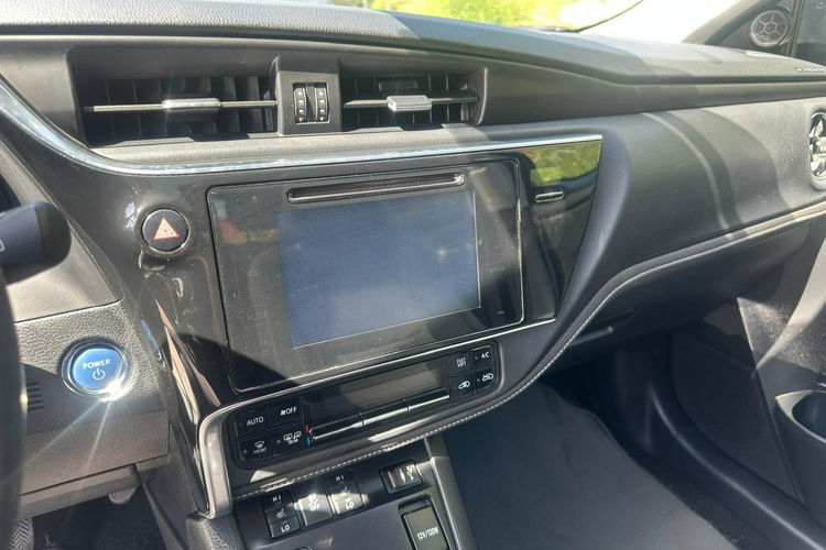 Toyota Auris Hybryda niski przebieg oryginalny lakier zdjęcie 16