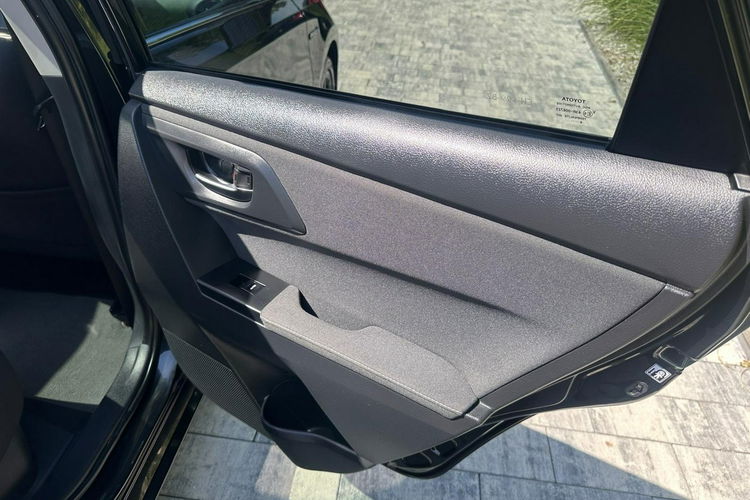 Toyota Auris Hybryda niski przebieg oryginalny lakier zdjęcie 18
