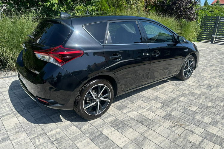 Toyota Auris Hybryda niski przebieg oryginalny lakier zdjęcie 24