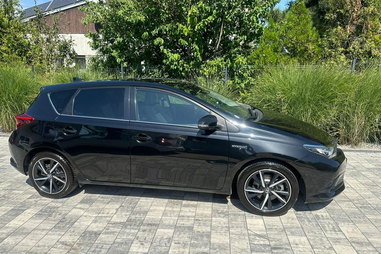 Toyota Auris Hybryda niski przebieg oryginalny lakier zdjęcie 25