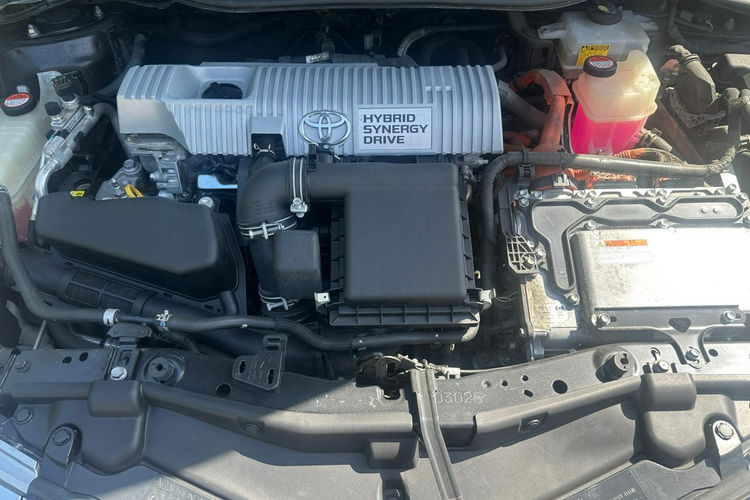 Toyota Auris Hybryda niski przebieg oryginalny lakier zdjęcie 5