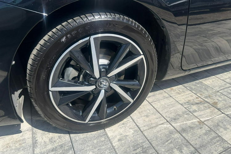 Toyota Auris Hybryda niski przebieg oryginalny lakier zdjęcie 6