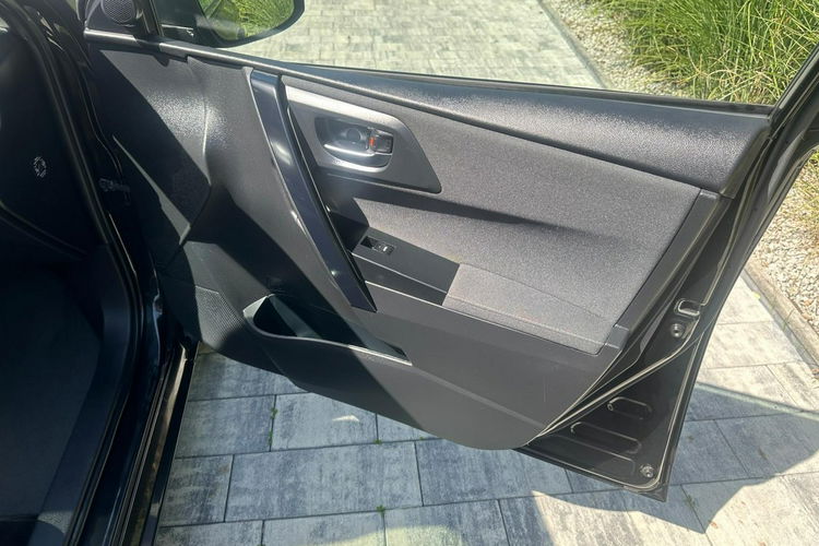 Toyota Auris Hybryda niski przebieg oryginalny lakier zdjęcie 9
