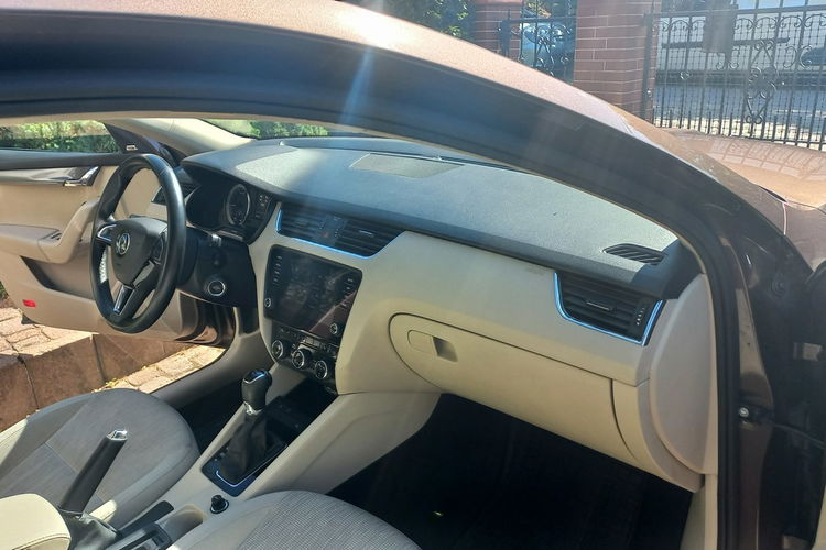 Skoda Octavia Rezerwacja STYLE DSG Ledy Bi-Xenon Nagłośnienie Canton 570W zdjęcie 42