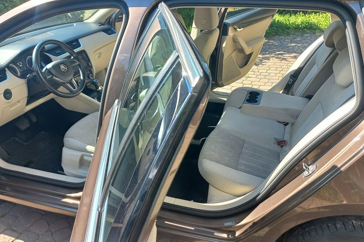 Skoda Octavia Rezerwacja STYLE DSG Ledy Bi-Xenon Nagłośnienie Canton 570W zdjęcie 9