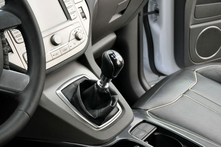 Ford Kuga 2.0TDCI(163KM) Individual 4x4 Xenon Navi Kamera Skóry I Wł Alu19"ASO zdjęcie 36