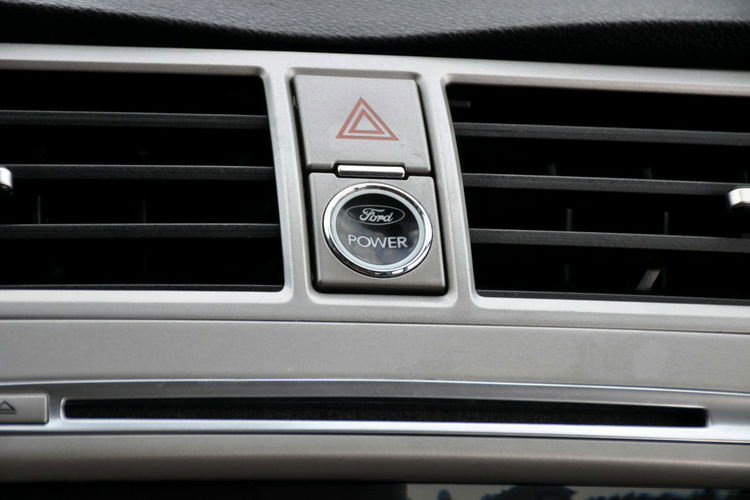 Ford Kuga 2.0TDCI(163KM) Individual 4x4 Xenon Navi Kamera Skóry I Wł Alu19"ASO zdjęcie 37