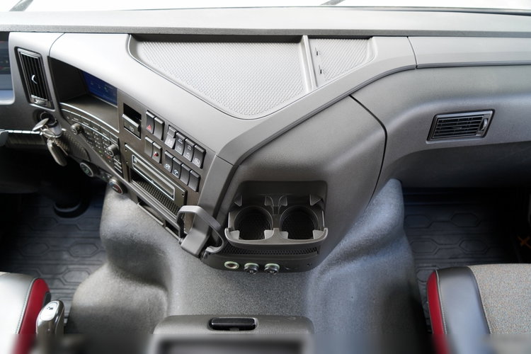 Volvo FMX 460 / 8x4 / WYWROTKA DWUSTRONNA / HYDROBURTA / HYDROKLAPA / SPROWADZONA zdjęcie 40