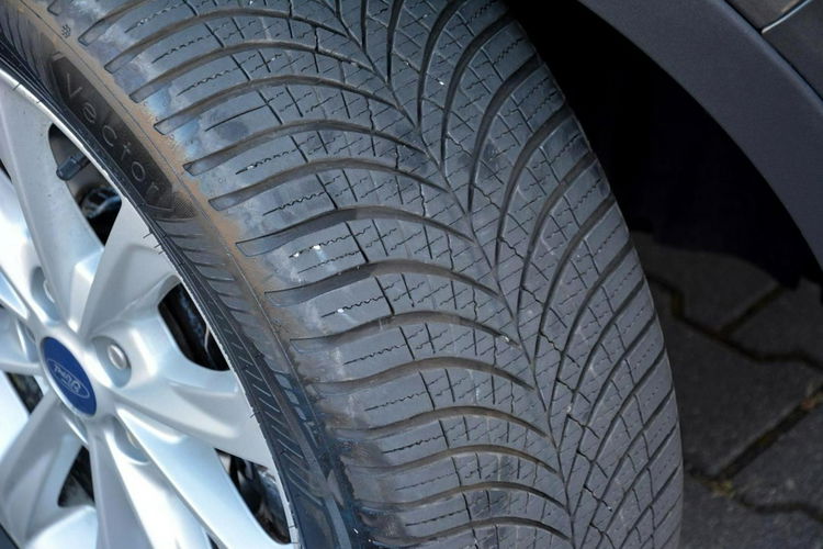 Ford Kuga 2.0TDCi(150KM)Navi Tablet Kamera Skóry ParkAssist Bi-xenon Ledy ASO zdjęcie 39