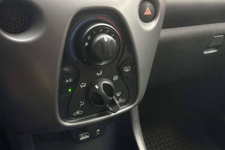 Toyota Aygo 1.0 72KM X-PLAY, salon Polska, gwarancja zdjęcie 23