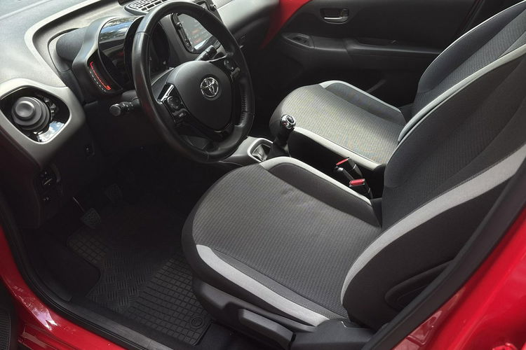 Toyota Aygo 1.0 72KM X-PLAY, salon Polska, gwarancja zdjęcie 9
