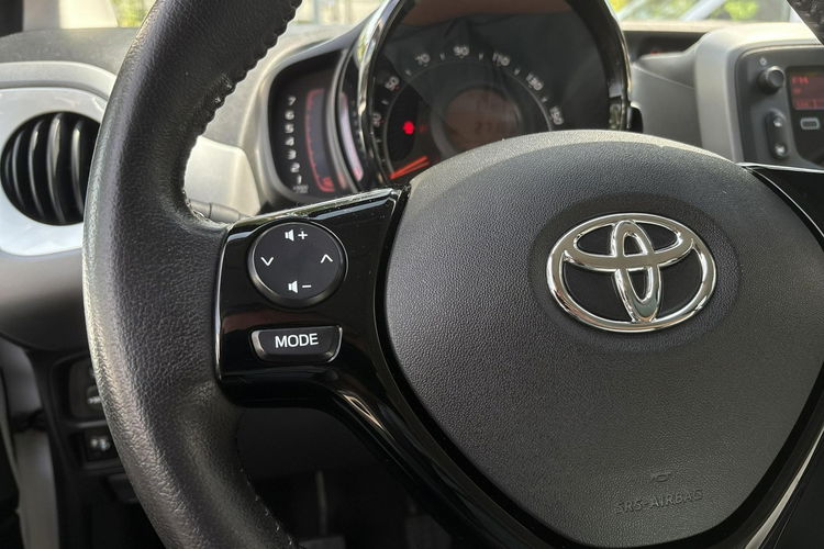 Toyota Aygo 1.0 X-PLAY, salon Polska, gwarancja zdjęcie 23