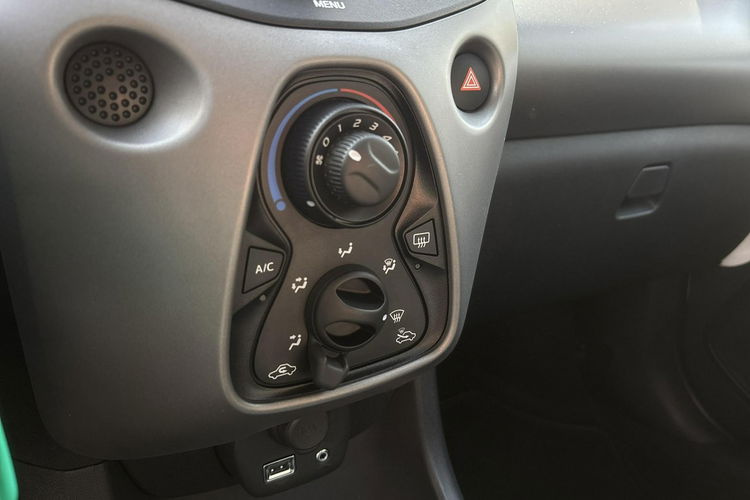 Toyota Aygo 1.0 X-PLAY, salon Polska, gwarancja zdjęcie 24